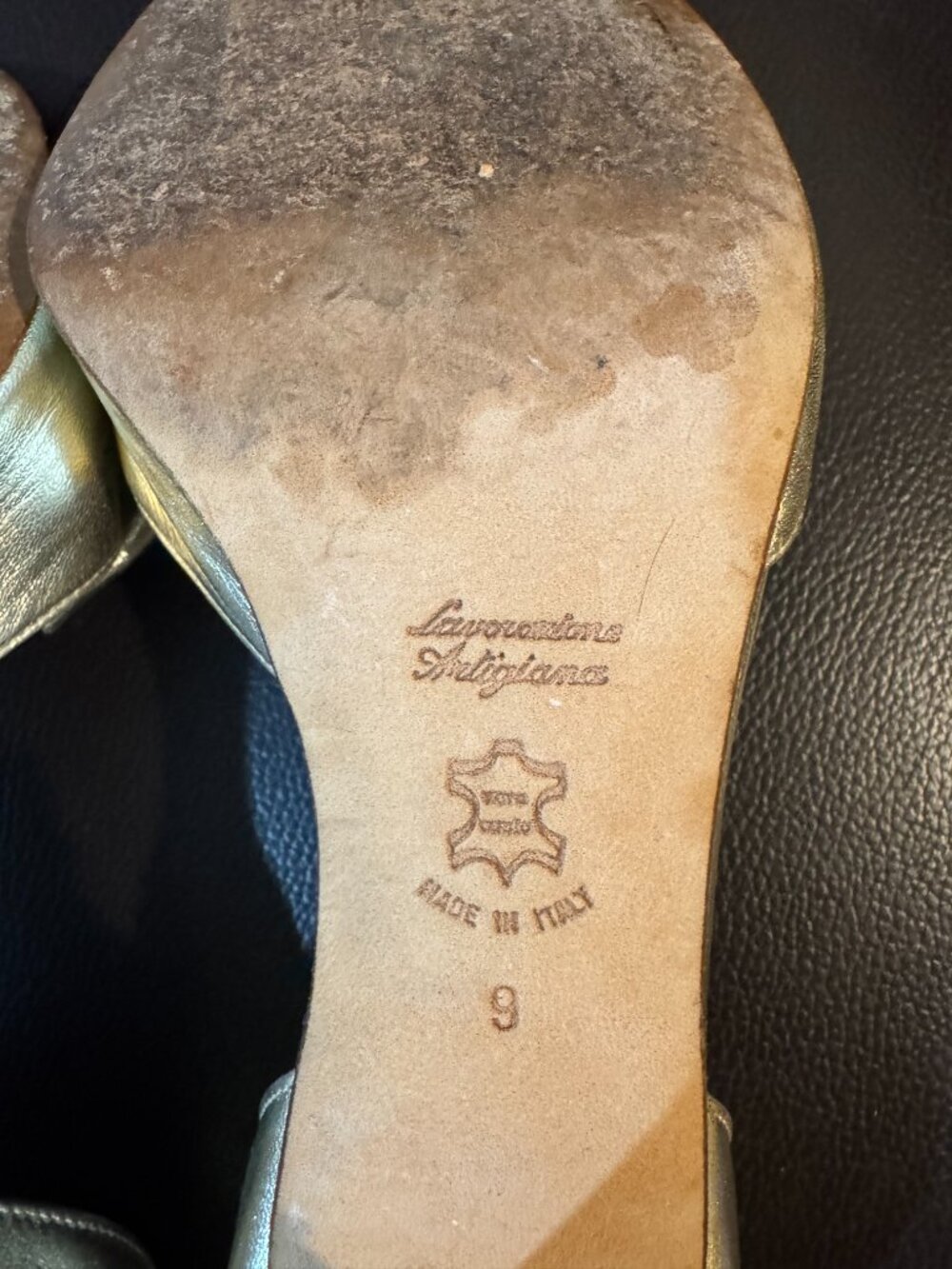 Gorgeous light gold Butter London brand heels with beautiful bows. Made in Italy - Picture 6 of 6
